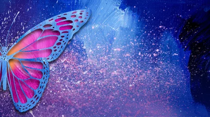 Deurstickers Grafische abstracte close-upvlinder in magenta met paarse spikkelachtergrond © gdarts
