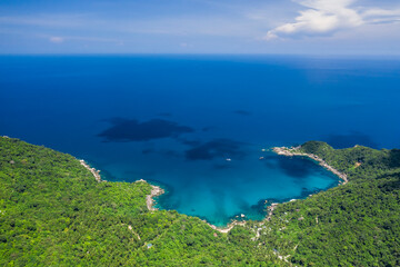 Fototapeta na wymiar Hin Wong Bay, Koh Tao Island Ko Tao Island Thailand Drone Aerial Shot with Copy Space blue green turquoise landscape 