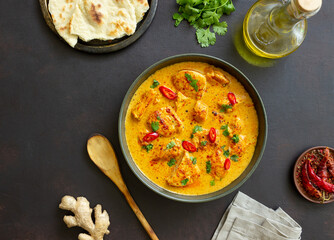 Chicken tikka masala curry with herbs and peppers. Indian food. National cuisine. - obrazy, fototapety, plakaty