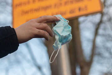 hand holding a mouth mask