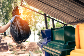 Volunteer holding plastic garbage Clean to dispose of waste properly.