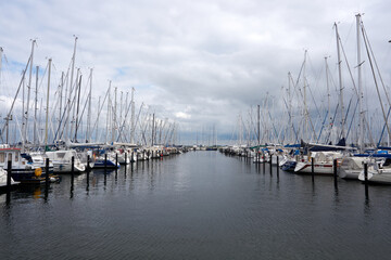 Fototapeta na wymiar sailboats in the harbor of heiligenhafen on the baltic sea