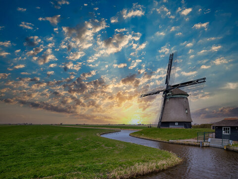 HISTORICAL BUILDING Windmolen L-Q, in Natuurgebied de Harger- en Pettemerpolder in Noord-Holland