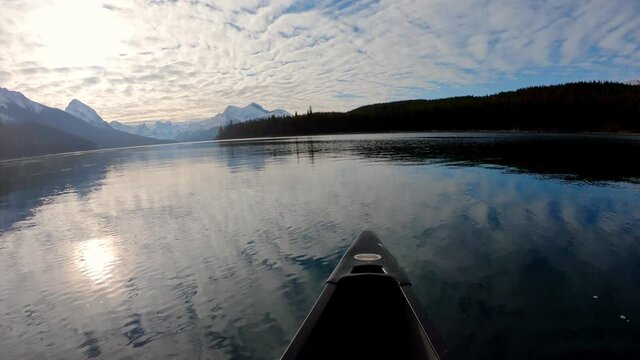 Canoeing with mountain range reflection in Maligne lake on Jasper national park