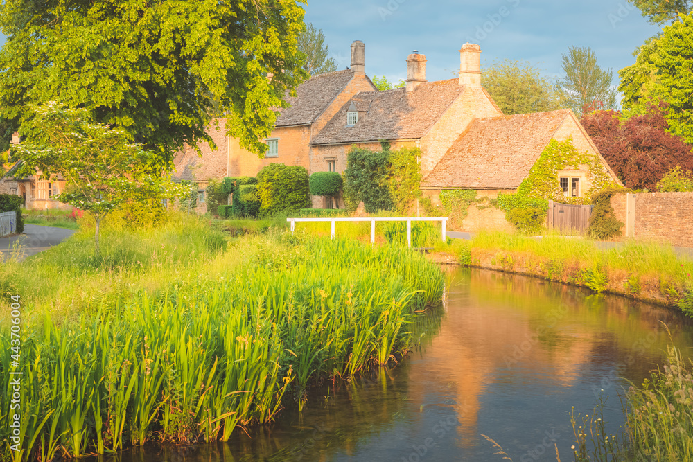 Wall mural country cottages along the scenic river eye in the quaint and charming english village of lower slau