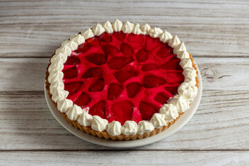 tarta de frutillas decorada con crema!!!