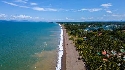 Fototapeta na wymiar Beautiful aerial view of the beach of Costa Rica 