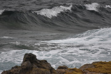 Fototapeta premium the waves showing their power