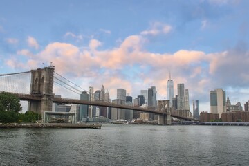 Fototapeta na wymiar Panoramic view of Brooklyn bridge and Manhattan skyline in NYC