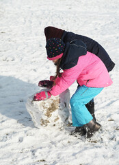 Fototapeta na wymiar children playing in snow