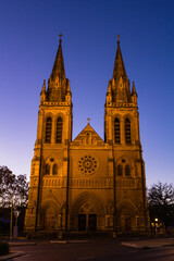 Fototapeta na wymiar オーストラリア　夕暮れ時のアデレードのセント・ピーターズ大聖堂