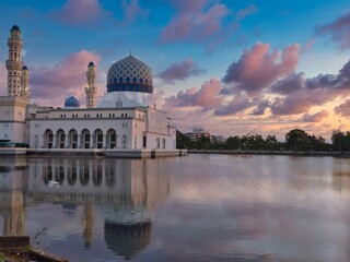 Fototapeta premium Blue mosque and lake landscape view with a pine tree at sunset time in Sabah, Malaysia