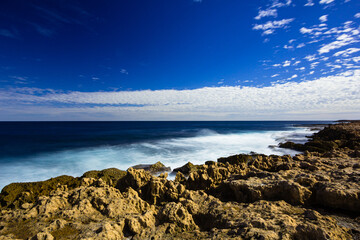 オーストラリア　西オーストラリア州のカナーボン近郊のクオバ・ブローホールの海岸