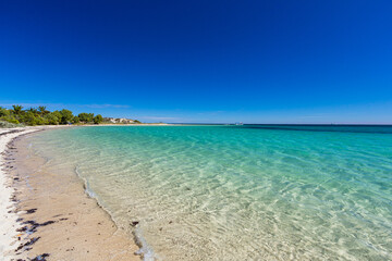 オーストラリア　ニンガルー・コーストのコーラル・ベイ・ビーチのエメラルドグリーンの海
