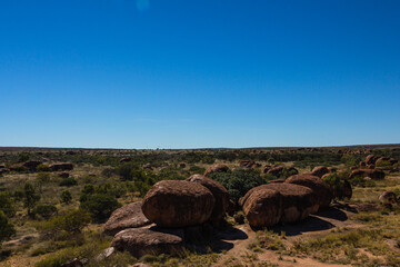 オーストラリア　アウトバックにあるデビルズ・マーブルの風景