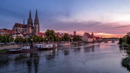 Fototapeta na wymiar Regensburg bei Sonnenuntergang