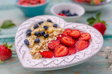 Porridge with fresh fruit. Healthy diet.