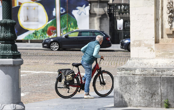velo cycliste  bikers circulation trafic ecologie environnement co co2 carbone retraite pension age