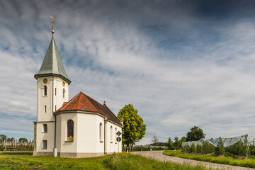 Fototapeta na wymiar Kapelle bei Kressbronn am Bodensee, Baden-Württemberg, Deutschland