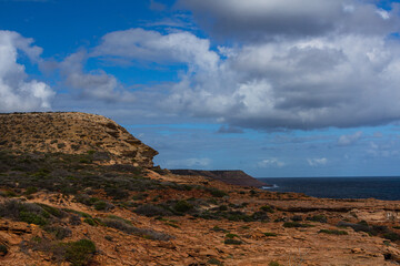 オーストラリア　西オーストラリア州のカルバリーのレッド・ブラフの海岸沿い