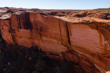 オーストラリア　ノーザンテリトリーにあるワタルカ国立公園内のキングス・キャニオンの断崖絶壁