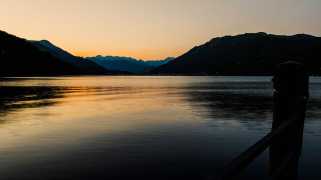 Lago D'Orta al tramonto fotografato da Ronco di Pella (NO), Piemonte, Italia.