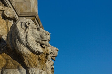 オーストラリア　メルボルンの戦争慰霊館の石像