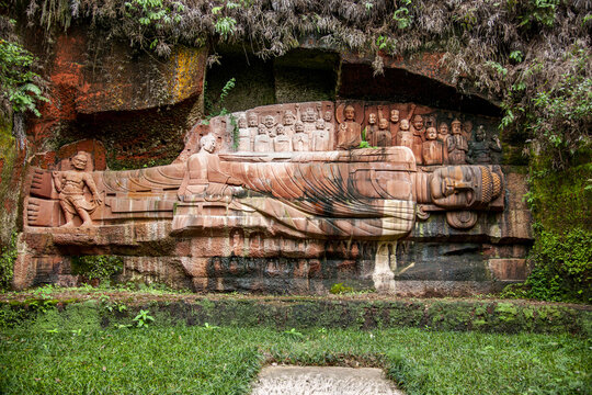 Sichuan leshan giant Buddha scenic spot which the Lou yuan candlelight
