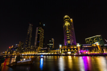 Obraz premium オーストラリア メルボルンのヤラ川沿いの夜景