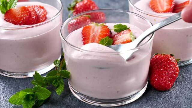 strawberry mousse dessert