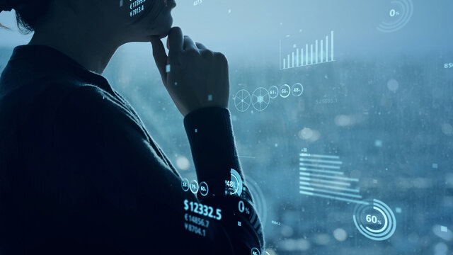 考える女性 経営戦略 データ分析