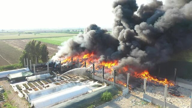 smoke, fire, pollution, factory, industry, steam, sky, burning, chimney, environment, industrial, burn, flame, power, plant, ecology, danger, air, smog, explosion, house, train, building, pipe, locomo
