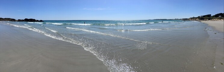 le long de la plage tahiti de raguenez en Finistère Bretagne France	