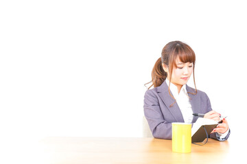 ノートを取るビジネスウーマン