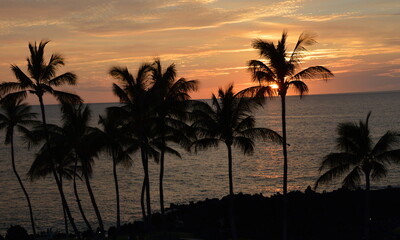 Fototapeta na wymiar Sonnenuntergang über dem Pazifik auf der Insel Big Island, Waikoloa, Hawaii