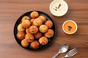 Paniyaram, Kuzhi paniyaram Gunta ponganalu paddu, guliyappa made of black lentils and rice deep fried snack or breakfast vegan vegetarian South Indian Kerala Tamil Nadu Karnataka Sri Lanka Lankan food