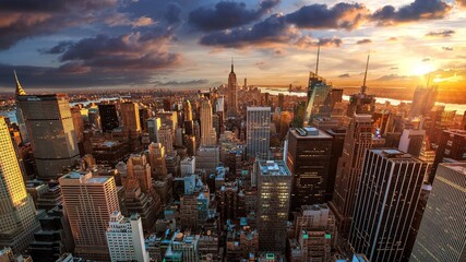 Un'immagine in cui viene racchiuso un panorama spettacolare a New York, negli Stati Uniti d'America.
