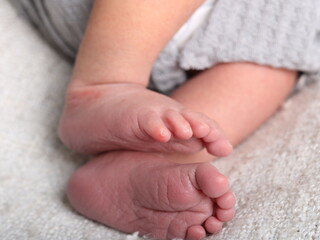 baby feet in bed