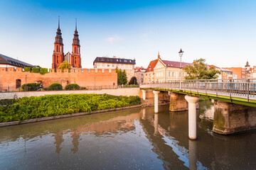 Stare Miasto Opole z murami obronnymi i katedrą - obrazy, fototapety, plakaty