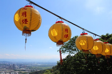 Obraz premium Yellow lanterns in temple