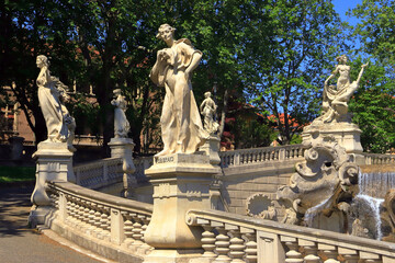 statue della fontana di torino, italia