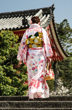 geisha in kimono
