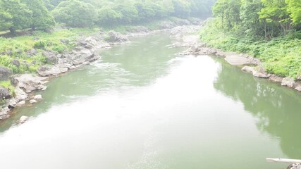北海道の旭川にある「神居古潭」を流れる朝靄の石狩川