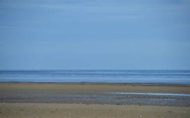 Fototapeta na wymiar atlantic coast at low tide during the day 
