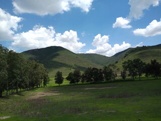 MONTAÑAS Y CIELO