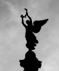 Fototapeta premium Anjo no Escuro