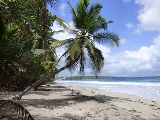 Balançoire sur la plage du Diamant Martinique