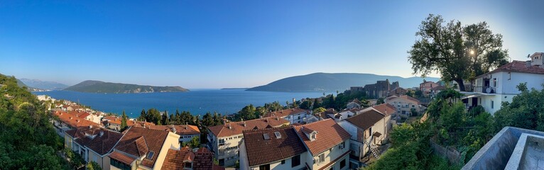 Panorama de mar y montagna