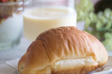 朝食のバターロール	
