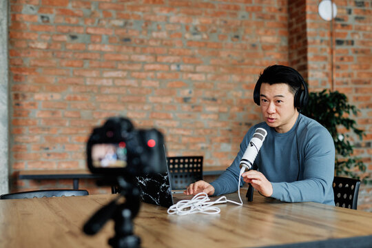 Professional speaker sharing experiences